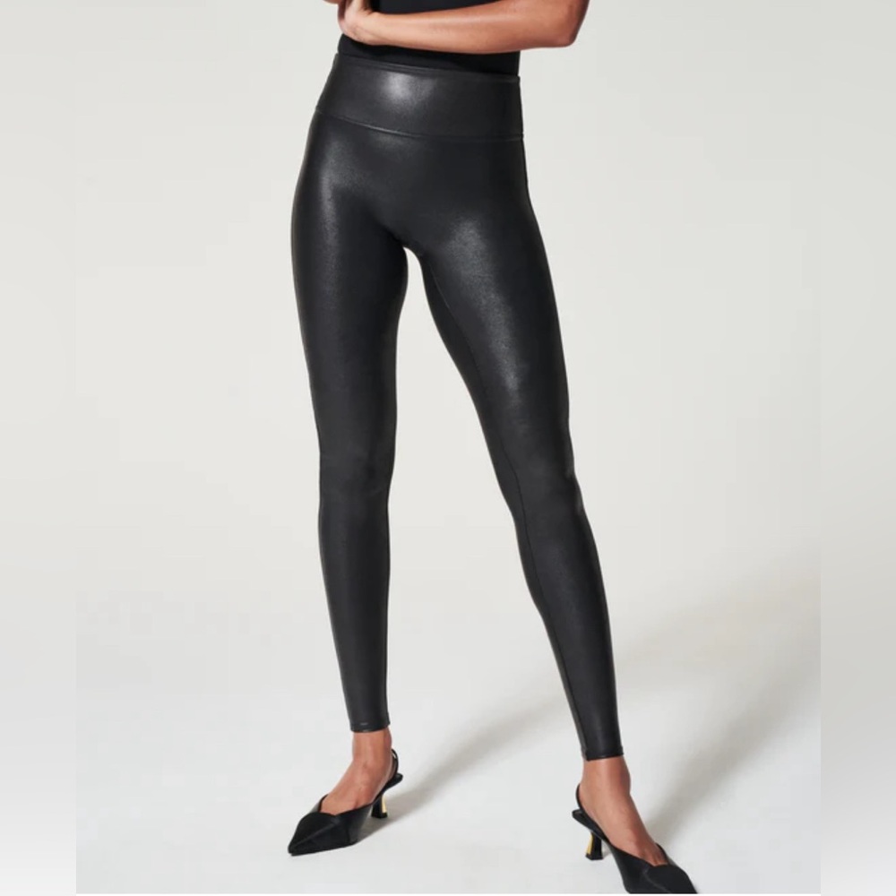 Ladies Faux Leather Spanx Leggings .. Size 2XL